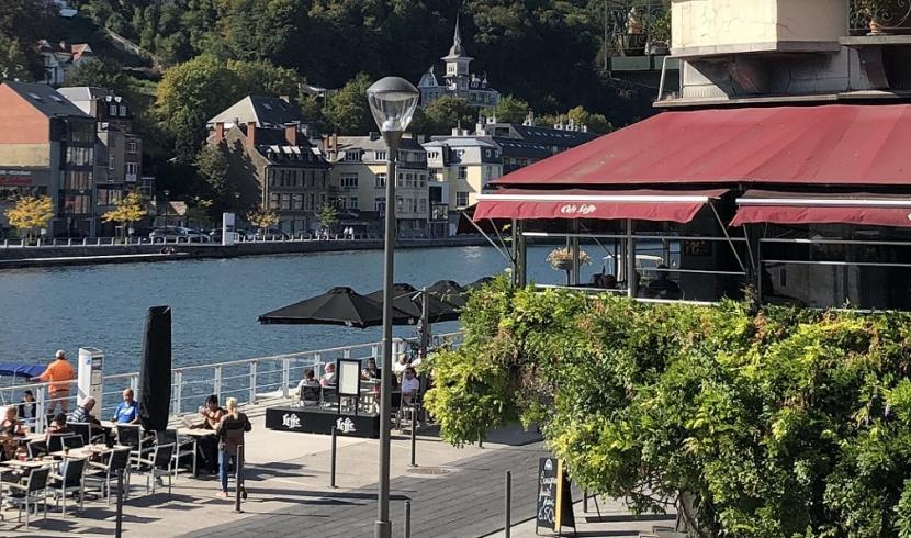 Le Café Leffe à Dinant en bord de Meuse