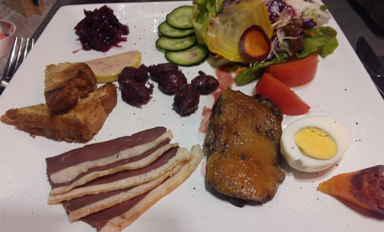 Chez l'Pere Sarrasin, brasserie à Cerfontaine