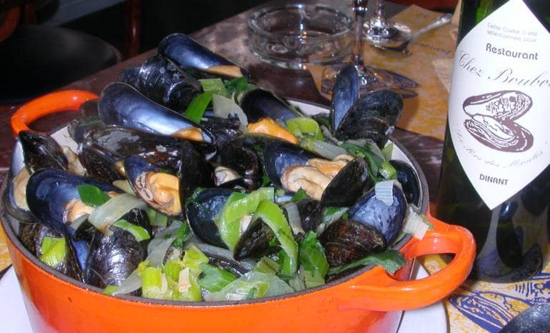 Chez Bouboule : Salle principale, restaurant à Dinant