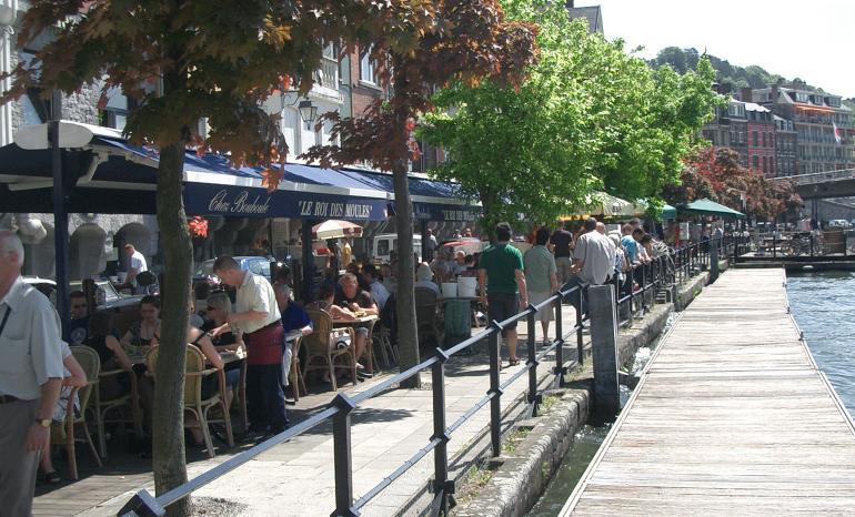 Chez Bouboule : Terrasse bord de Meuse, restaurant à Dinant