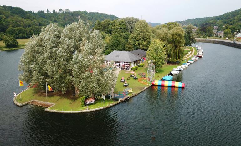 L'île d'Yvoir, brasserie à Yvoir