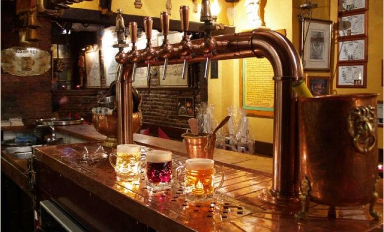 Au Tchantches Nanesse, restaurant à Liège