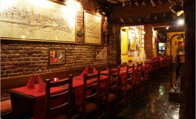 Au Tchantches Nanesse, restaurant à Liège