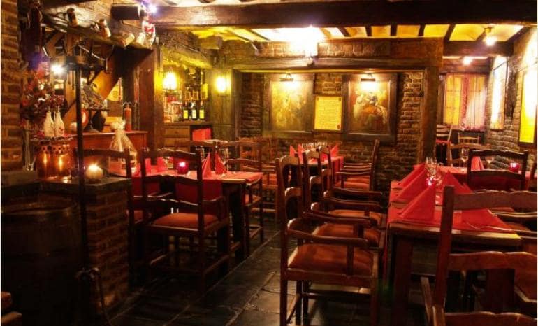 Au Tchantches Nanesse, restaurant à Liège