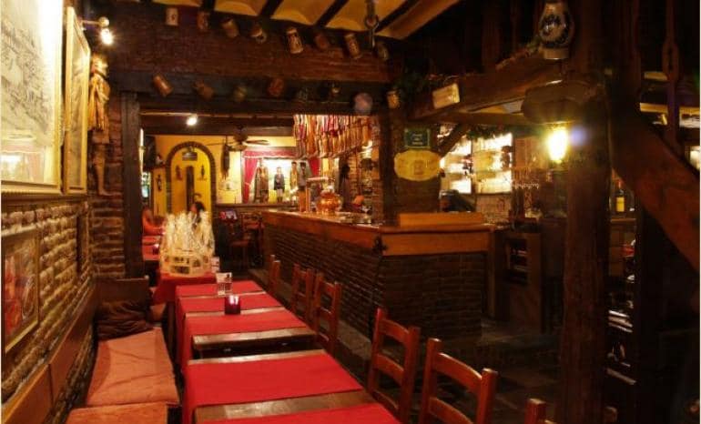 Au Tchantches Nanesse, restaurant à Liège