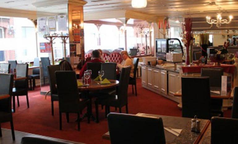 Le Grand Café, restaurant à Charleroi