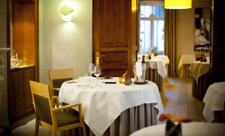 Le Château De Strainchamps, restaurant à Hollange (Fauvillers)