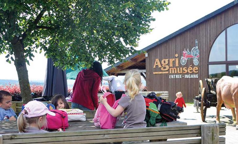 Auberge De La Ferme : La Grange, cafétéria à Rochehaut (Bouillon)