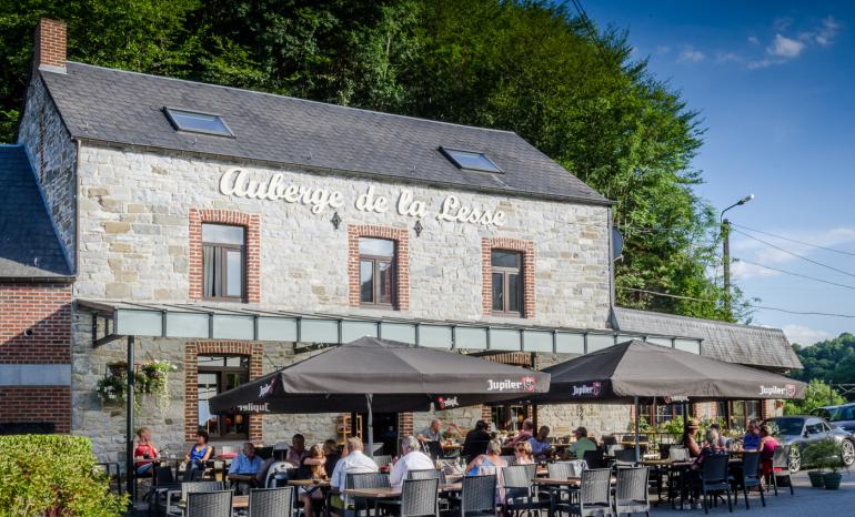 Auberge De La Lesse : Taverne, taverne à Celles (Houyet)
