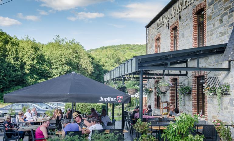 Auberge De La Lesse : Taverne, taverne à Celles (Houyet)