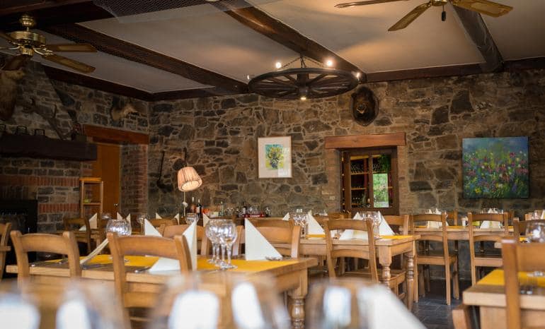 Auberge De La Lesse : Restaurant, restaurant à Celles (Houyet)
