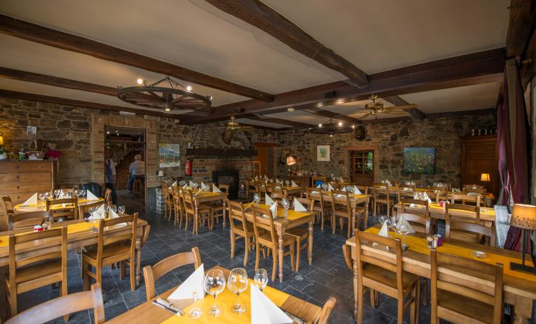 Auberge De La Lesse : Restaurant, restaurant à Celles (Houyet)
