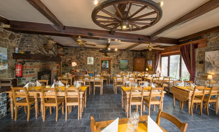 Auberge De La Lesse : Restaurant, restaurant à Celles (Houyet)