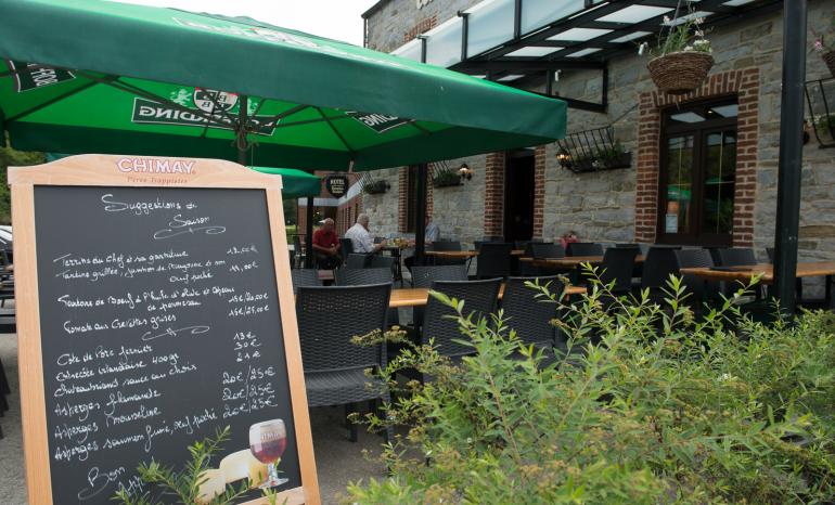 Auberge De La Lesse : Restaurant, restaurant à Celles (Houyet)