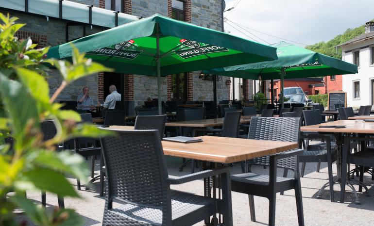 Auberge De La Lesse : Restaurant, restaurant à Celles (Houyet)