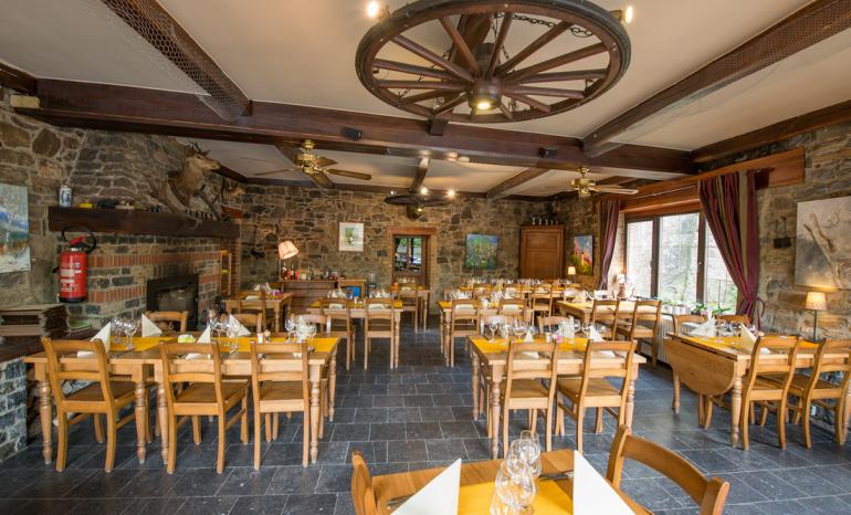 Auberge De La Lesse : Restaurant, restaurant à Celles (Houyet)