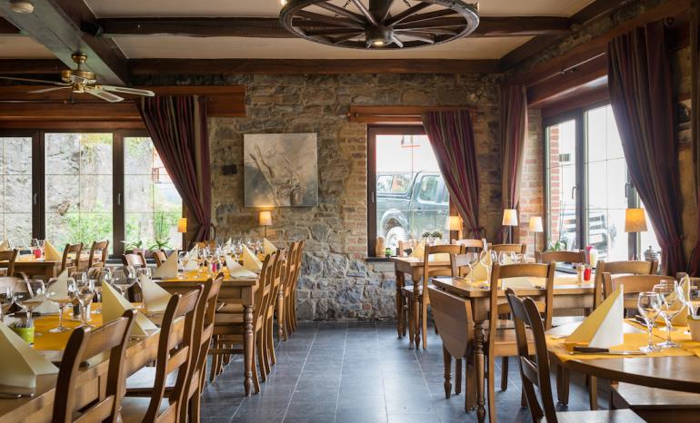Auberge De La Lesse : Restaurant, restaurant à Celles (Houyet)